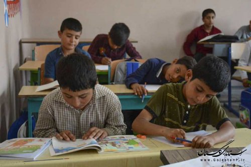 130 بسته لوازم التحریر بین دانش آموزان مدرسه مهربانی توزیع شد