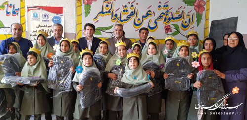مراسم اهداء کیف و لوازم التحریر در مدرسه مهربانی گرگان برگزار شد